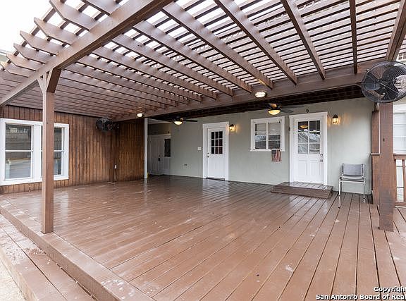 2nd image of 1039 Aganier Ave #4