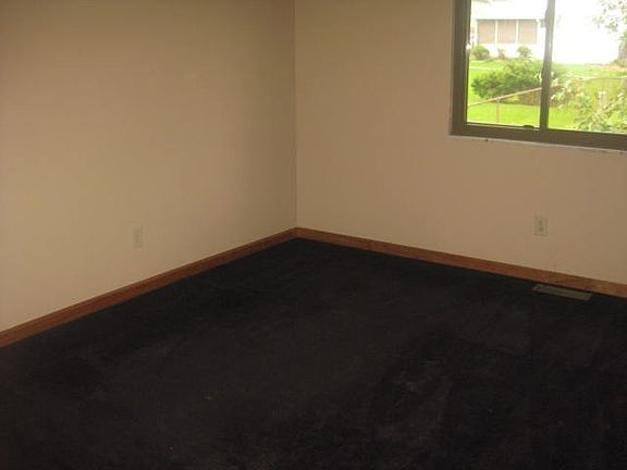 5th image of 2495 Queenswood Dr