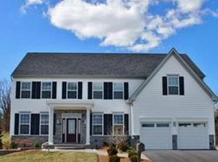 858 Yorkshire Dr, Breinigsville, PA 18031