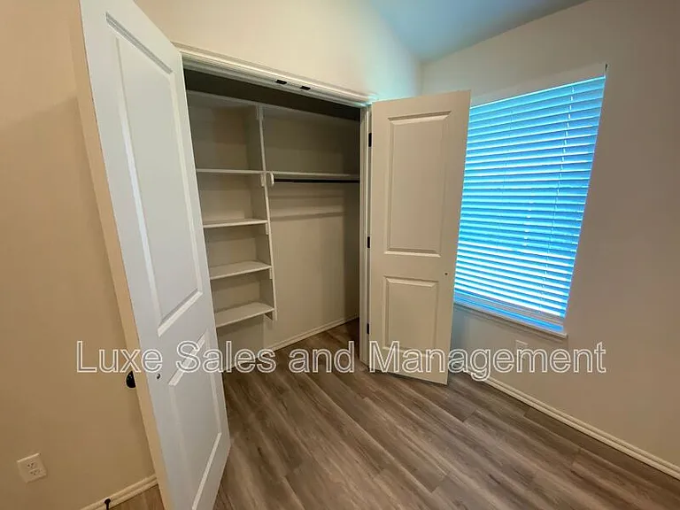 8000 NW 110th Dr — Photo 9