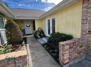 405 Lynnmeade Dr, Gretna, LA 70056