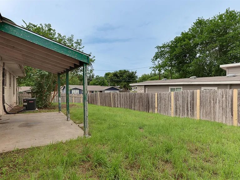 1800 Rhodes Rd — Photo 14