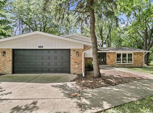 28W555 Leverenz Rd, Naperville, IL 60564