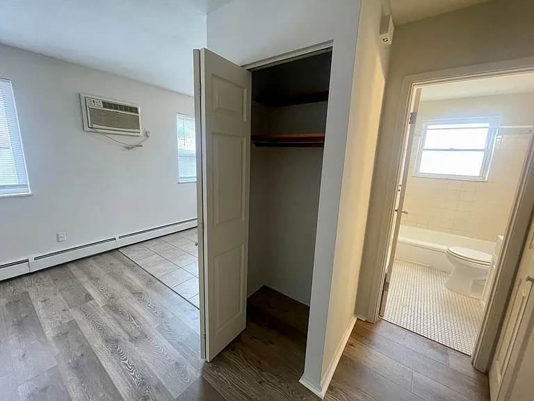 Efficiency Apartments for rent in Western Hills — Photo 10
