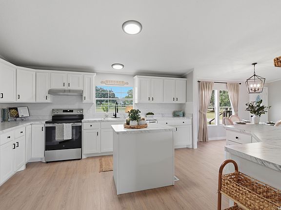 3rd image of 380 SARA LN