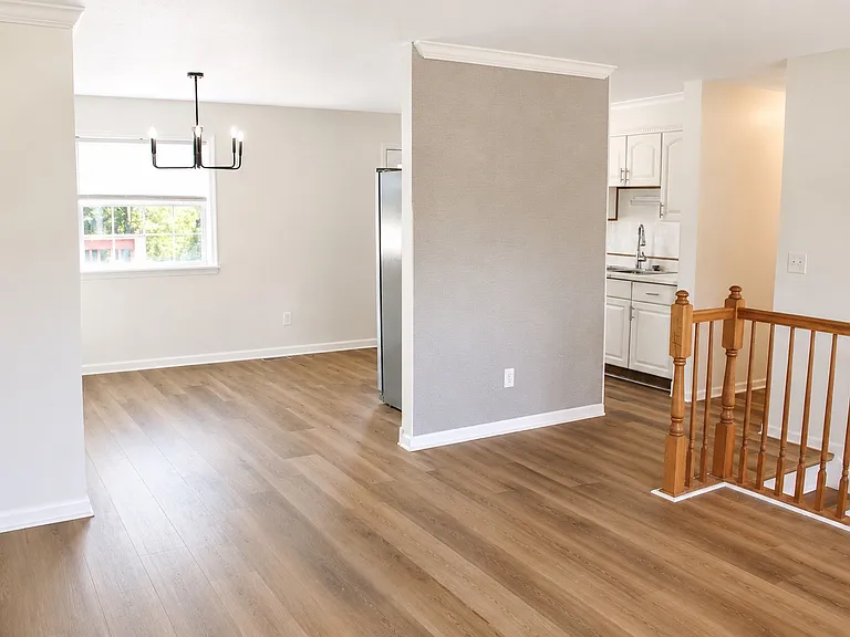 98 Windmill Rd — Photo 4