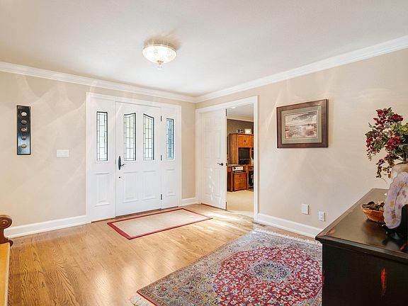 5th image of 148 Hillview Dr