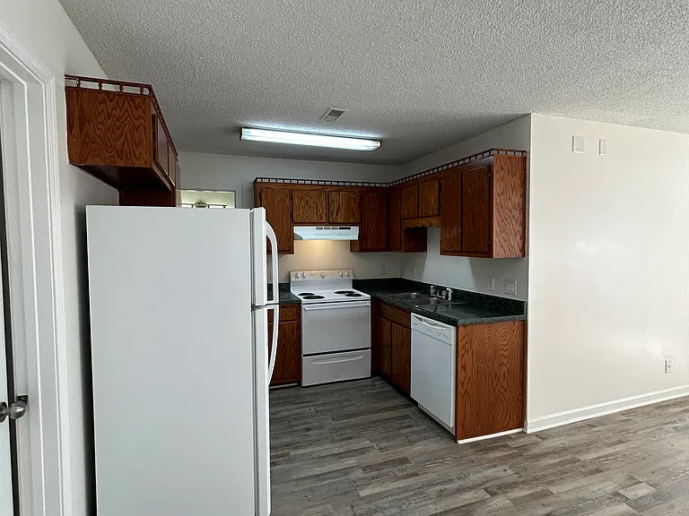 220 Anthony Ln #D — Photo 7