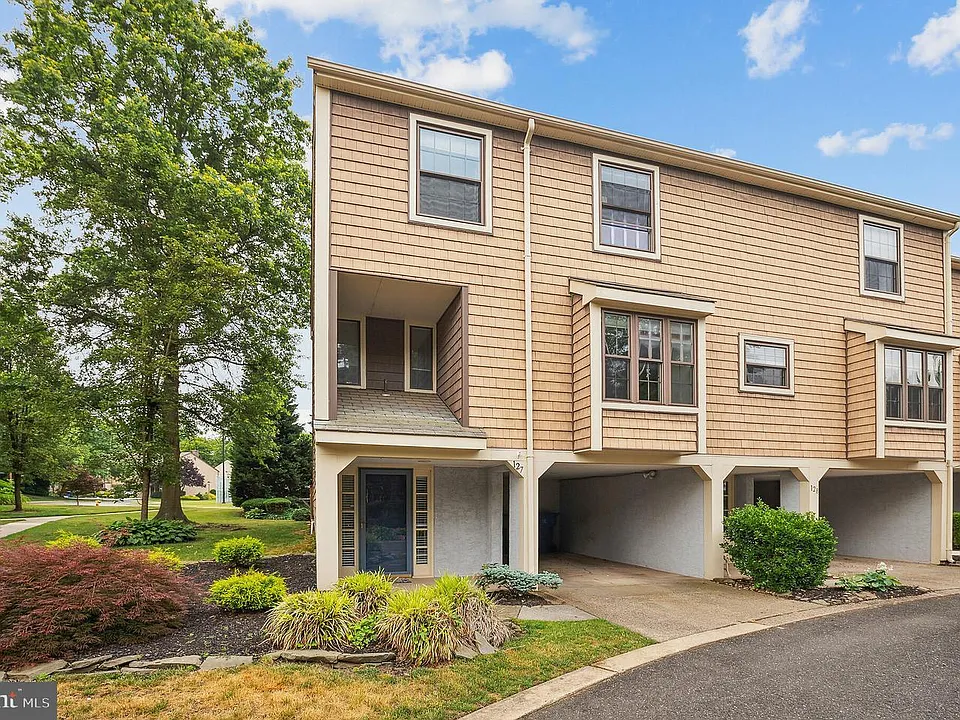 127 Kings Croft #127