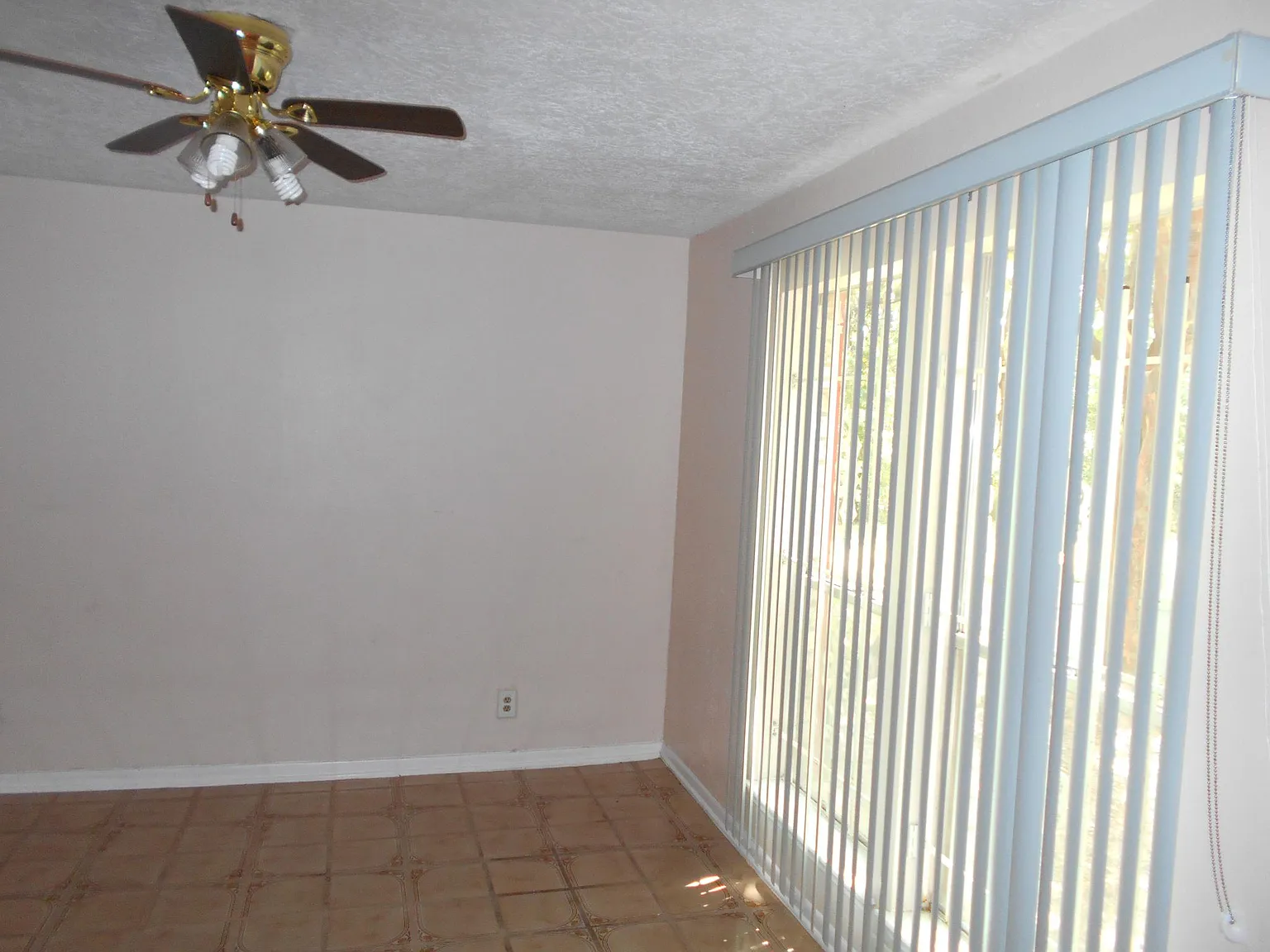 2 bed, 1034 sqft, $1,388 — Photo 4