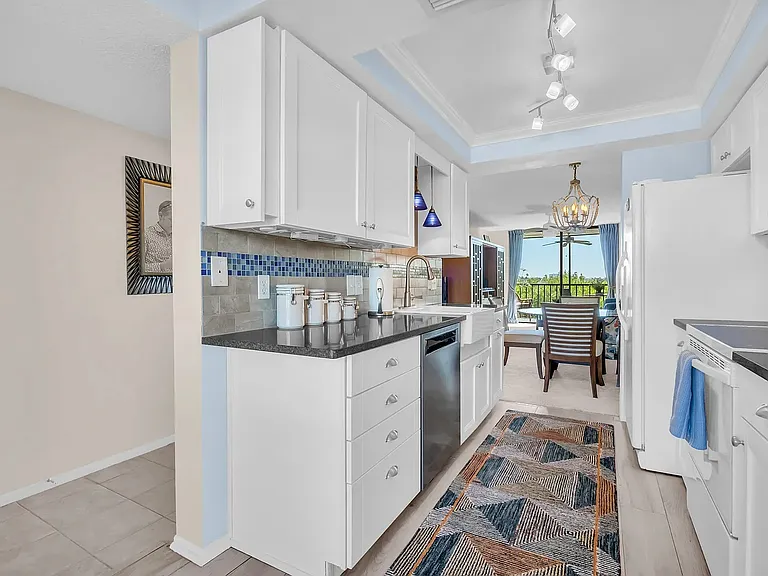 1332 Pasadena Ave S #205 — Photo 6