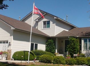 8633 Alisa Ct, Chanhassen, MN 55317