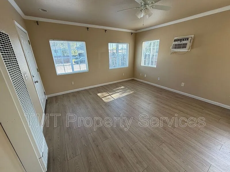 3 bed, 1.0 bath, 1100 sqft, $2,000 — Photo 3