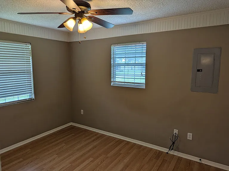 313 Timic Dr — Photo 9