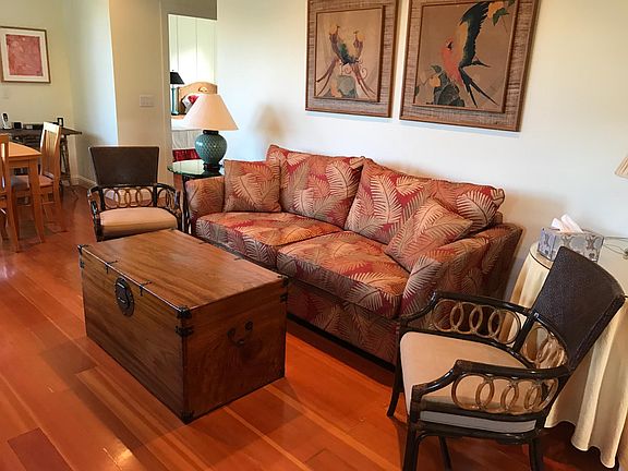 Living room with tropical themed furnishings