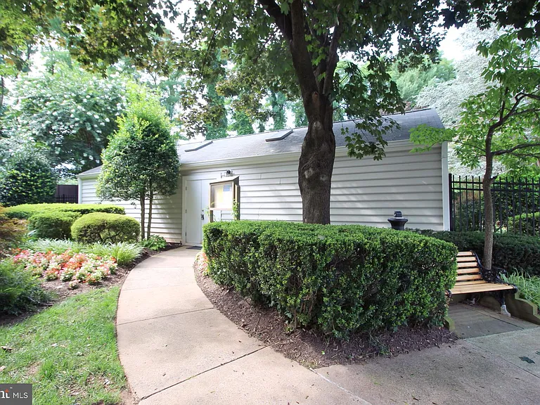 10118 Oakton Terrace Rd #10118 — Photo 20