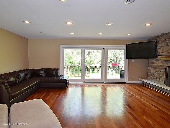 3rd image of 6N110 Brierwood Dr
