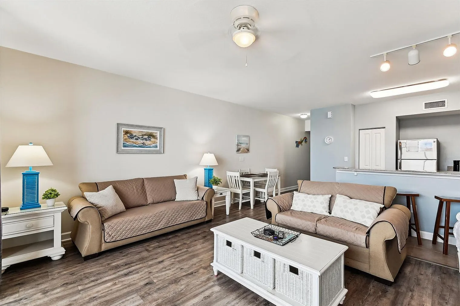 1 bed, 2.0 bath, 936 sqft, $2,801 — Photo 2