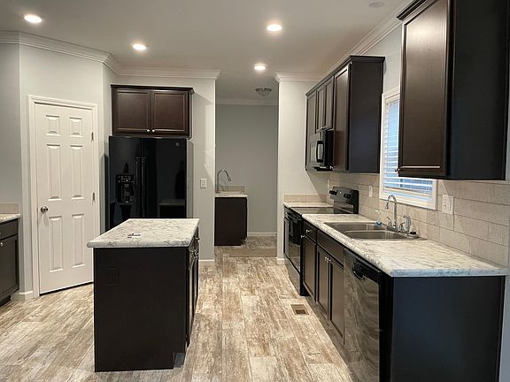 5th image of 131 Country Meadows Dr