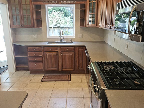 3rd image of 1003 Palmer St