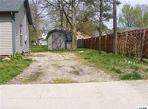 2nd image of 125 Oak St
