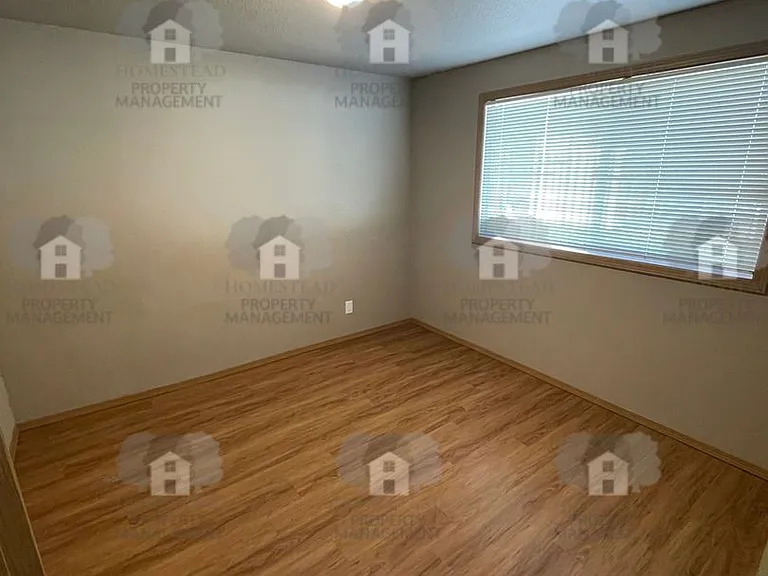 475 Jackson St W — Photo 9