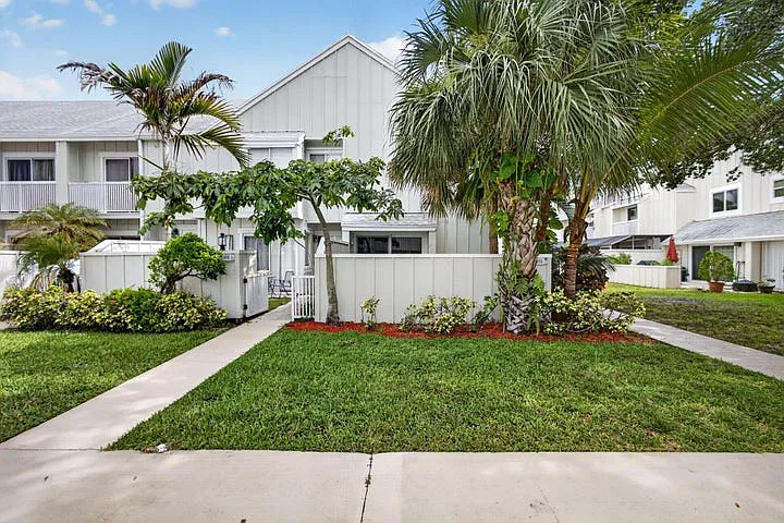 3 bed, $3,100 — Photo 2
