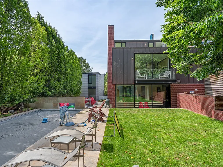3333 Q St NW — Photo 19