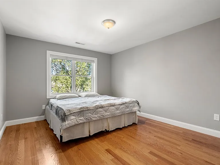 28 Park Ave — Photo 14
