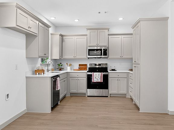 3rd image of 103 Cedar Shadow Ln