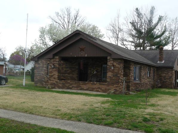 921 Saint John St, Saint Francisville, IL 62460