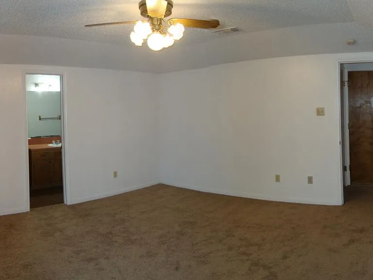 2311 Whitney Dr — Photo 8