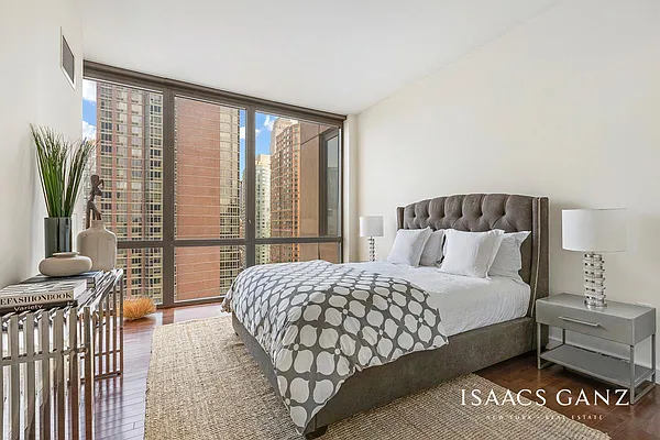 Sold by Isaacs Ganz Real Estate | media 6