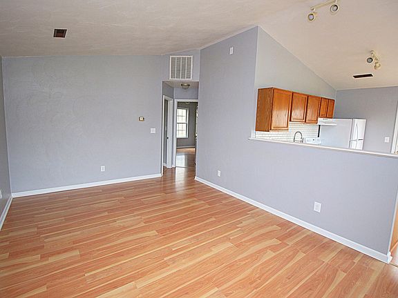 5th image of 2618 Dell Ave NE