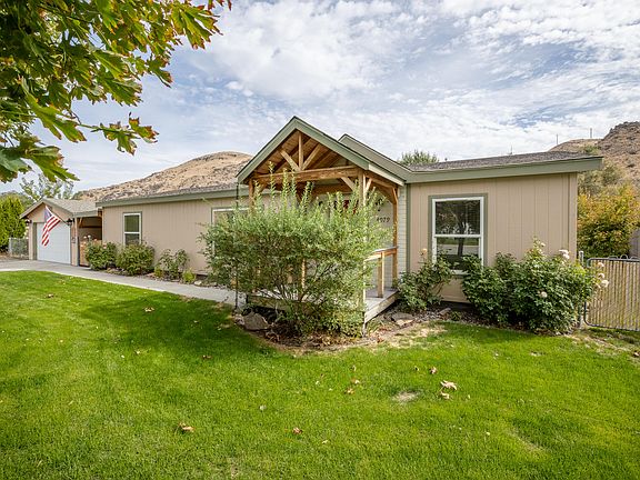 3rd image of 4079 Bluerock Dr NE