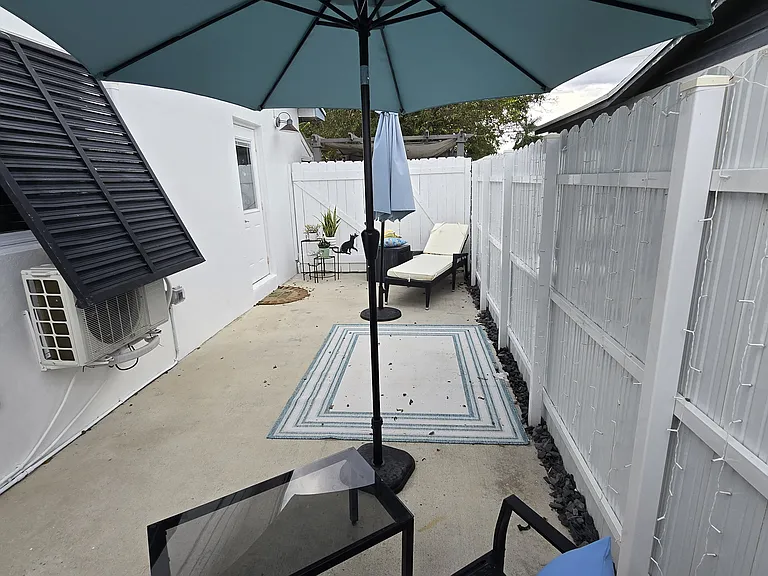 11520 Pinkston Dr — Photo 2