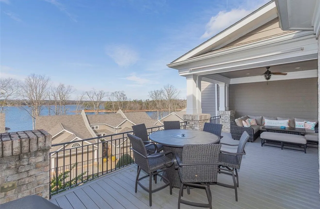 3 bed, 3.5 bath, 2907 sqft, $3,950 — Photo 2