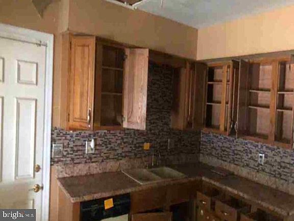 5th image of 19 Summit Ct