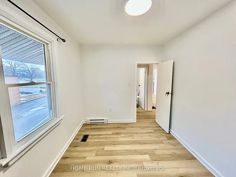 704 Brookfield Rd S — Photo 20