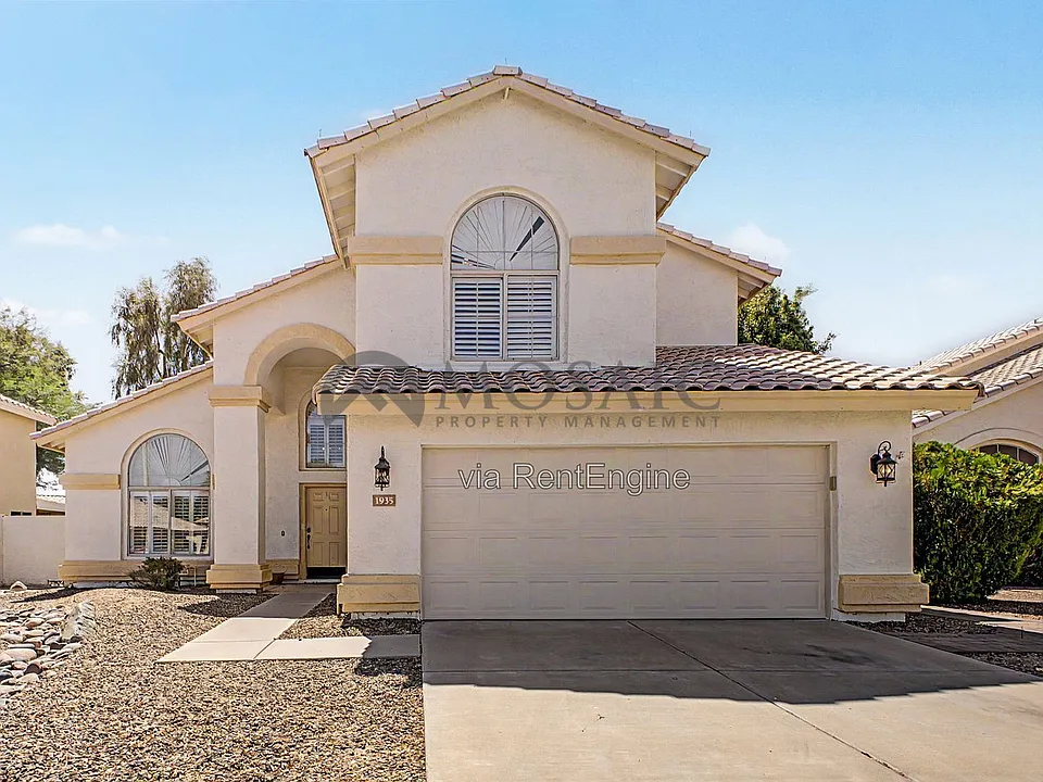 1935 W Mockingbird Dr