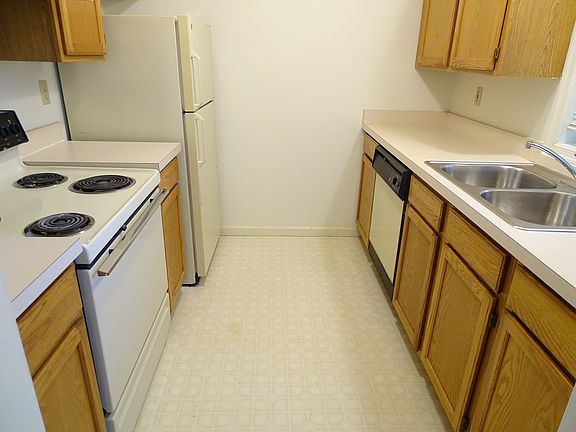 4th image of 73 Hilldale Dr