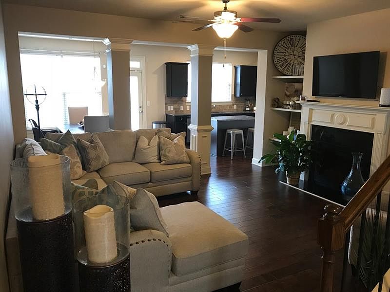 1st image of 2406 Whiteoak Ct SE