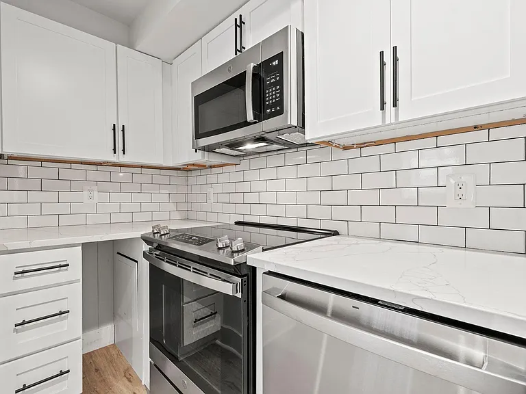 2753 Macomb St NW #1 — Photo 9