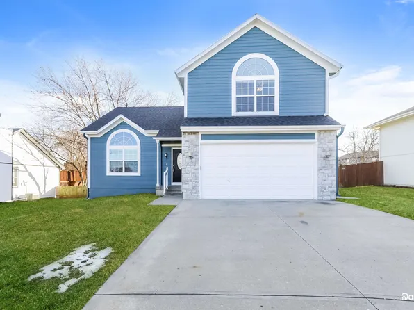 1013 Tudor Dr, Raymore, MO 64083