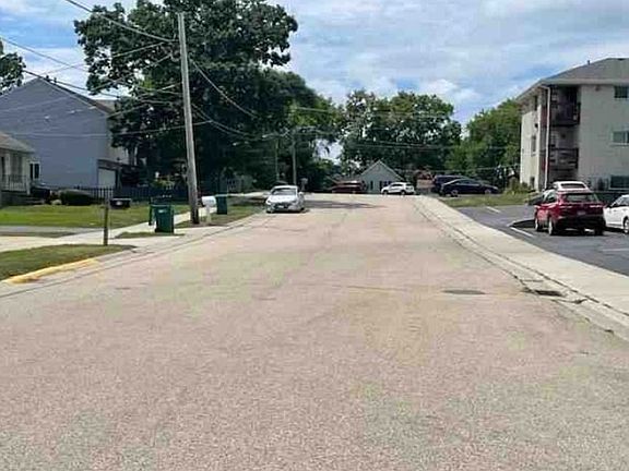 Exterior Neighborhood (street photo)