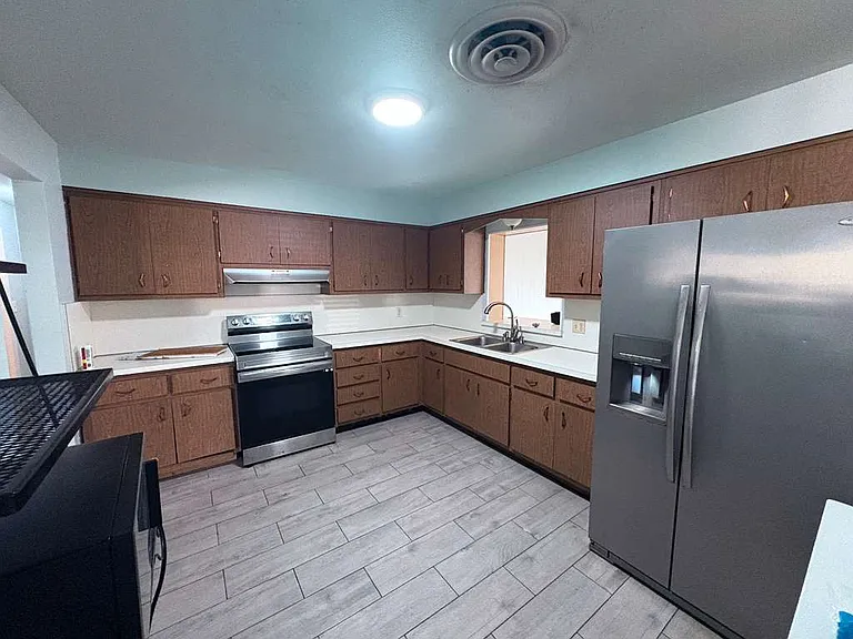 2916 Rollins St — Photo 25