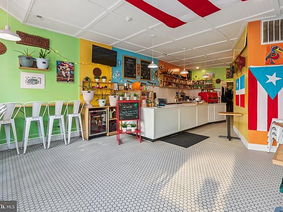 3rd image of 2557 Amber St