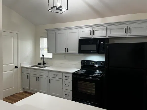 200 Hillary Ln, Allenhurst, GA