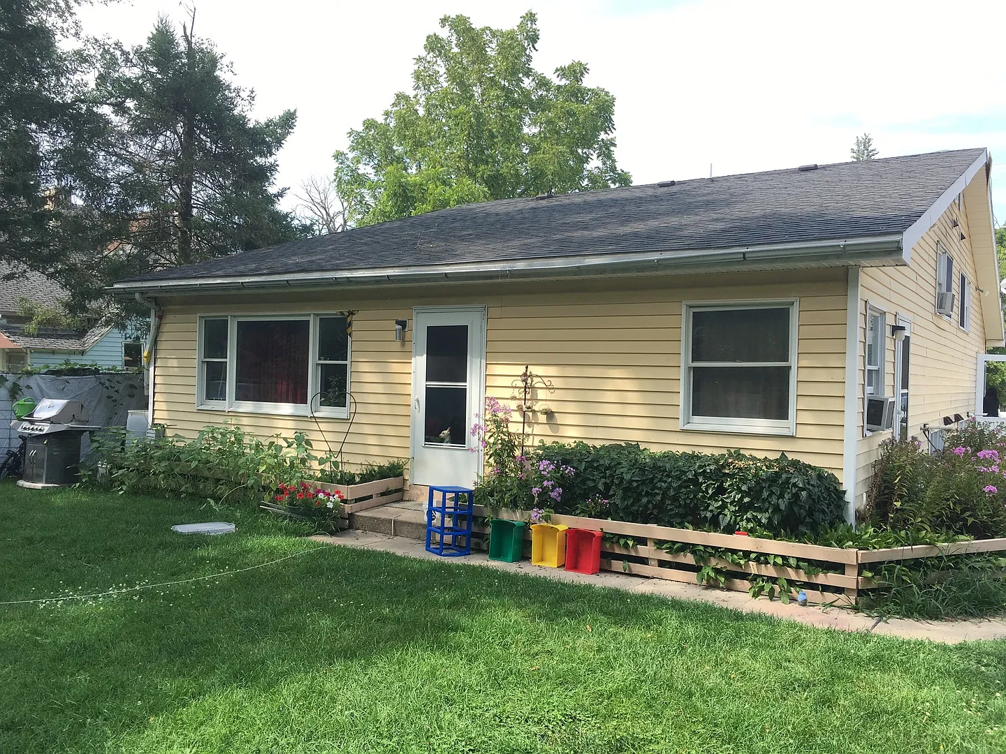 11613 Maple Ave photo 1