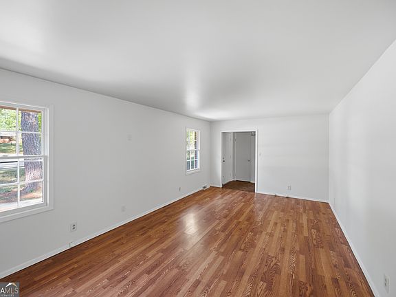 5th image of 1339 Forest Hill Rd